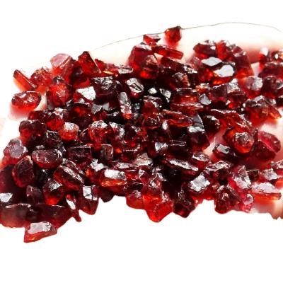 China Wholesale Natural Rough Red Stone Europe Garnet Stone Healing Crystal Tumbled Gravel For Home Decoration for sale