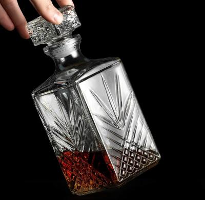 China Eco - Friendly Glass Whiskey Decanter For Bourbon Liquor 750ml for sale