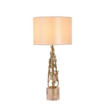 China Modern Luxury Crystal Decor Fabric Lampshade E27 Light Source Table Lamps for sale