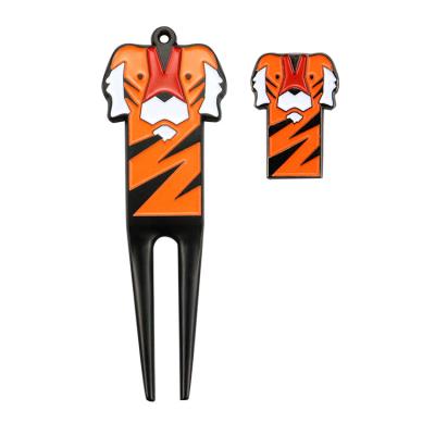 China Golf Accessory Animal Shaped Tiger Shaped Bulk Golf Divot Tool Golf Divot Repair Tool Golf With Ball Marker for sale