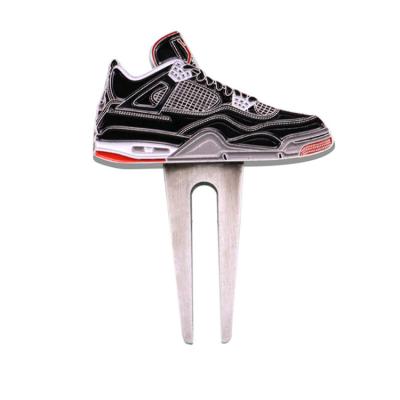 China New Design Promotional Bulk Metal Pattern Sneaker Shaped Design Golf Accessories Divot Repair Tool for sale