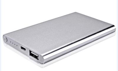 China High Capacity White Portable Battery Pack , USB Portable Power Bank Charger for sale