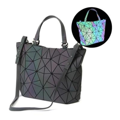 China Fashion Multifunctional Women Purses Geometric Luminous Handbags Lattice Holographic Reflective Tote Bag With Zipper for sale