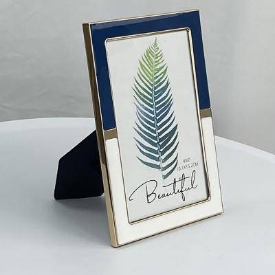 China Durable 2022 New Eco-friendly Wall Arts Framed Pictures Table Aluminum Profile Of Epoxy Photo Picture Frame for sale