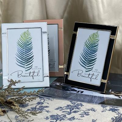 China Wholesale Eco-friendly Durable Office Table Top Floating Metal Picture Picture Photo Frame With Clear Glass for sale