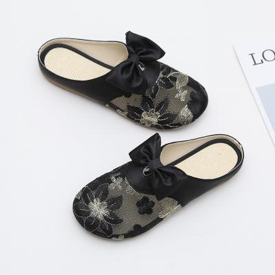 China Fashion Round Toe Bow Lace Women Slippers Slides Sandals Large Size Europe and America Style Home Bedroom Flats New Fashion Trend for sale