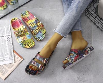 China Fashion trend 2021new arrival OEM ODM graffiti style flat home slips custom made women slippers lady shoes double graffiti outdoor logo straps for sale