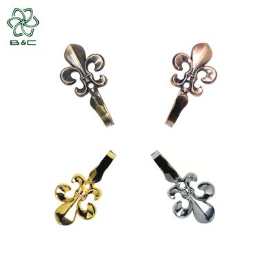 China Professional good quality eco-friendly durable metal hangs floral pattern metal curtain hurdles hangs curtain tiebacks for sale