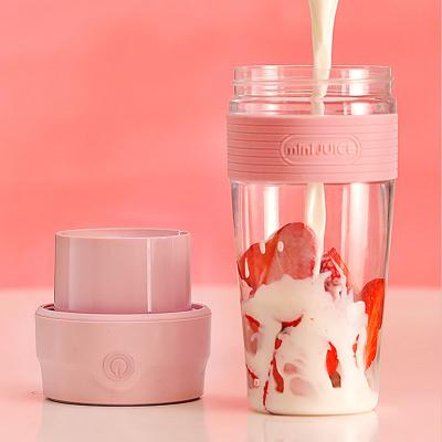 China Multi-Use Car Portable Small Size Box Used As Common Kinds Of Cup And Juice Blender Can Mix Ice Fruit And Vegetable Squeezer Cup for sale