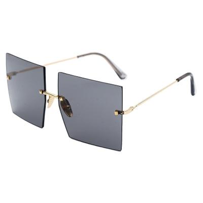 China New Fashion Sunglasses Factory Hot Seller Shaped Big Metal Frame Sunglasses for sale