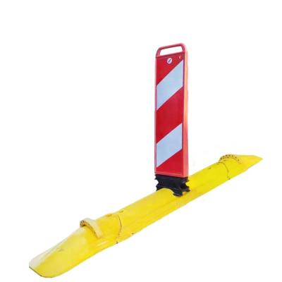 China Road Safety China Supplier New Product Yellow PU Post with Plastic PE Low Traffic Lane Divider for Road Divider for sale