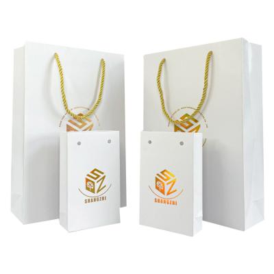 China New Fashion Recyclable White Paper Bag Retail Boutique Custom Recycled Shopping Bag With Logo for sale