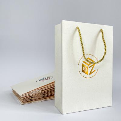 China Customized Recycled Materials To Customize Logo Merry Christmas Paper Bag Promotional Packaging Gift Bags Paper Bag With Handle for sale