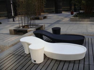 China Hoog Hielschoenen Gevormd Riet Daybed, Witte Hars Rieten Daybed Te koop