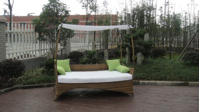 China Het bruine Openlucht Zwembad Rieten Daybed van Roofed met Lang Hoofdkussen Te koop