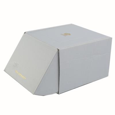 China Recyclable Easy Fold White Mailing Clothes Mailing Boxes With Shiny Gold Hot Foil Recyclable Logo UV Coating Engrave for sale