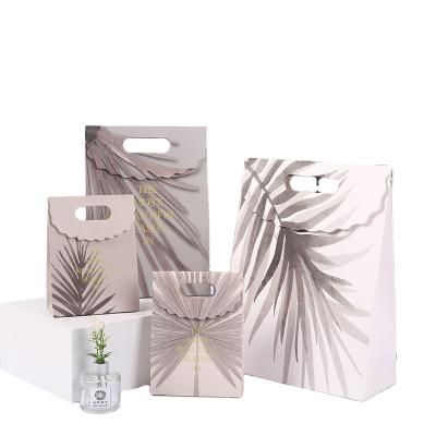 China Recyclable INS Style Forest Pattern Business Gift Bag Custom Personalized Personalized Leaves Paper Bag for sale