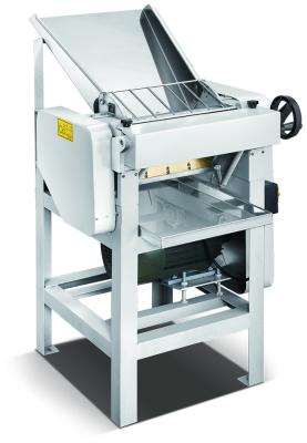 China Pasta eléctrica Sheeter del grueso de la pasta de la máquina ajustable del rodillo 130 R/M en venta