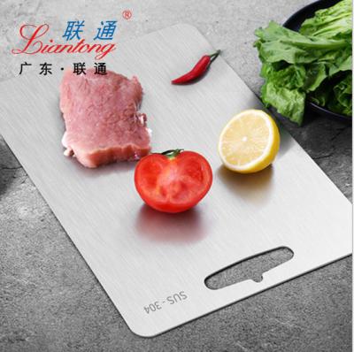 China Sustainable Kitchen Accessories Food Grade Stainless Steel Cutting Plates Durable 18/8 Cutting Board for sale