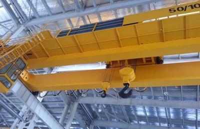 China QD Double Beam Overhead Crane , Overhead Crane Double Girder Lifting Equipment for sale