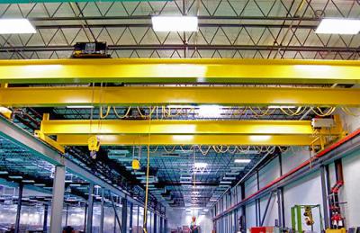 China Double Girder Overhead Crane For Loading And Unloading Raw Material In Workshop for sale