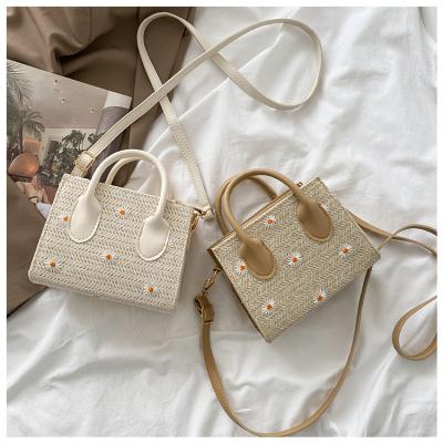 China Fashion Summer Hot Selling Ladies Casual Shoulder Beach Bags Straw Woven Tote Daisy Flowers Messenge Bag for sale