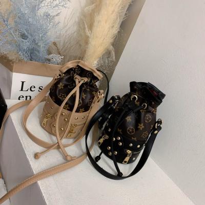 China Custom fashion luxury design drawstring bag rivet decoration ladies shoulder bags throw bags for women for sale