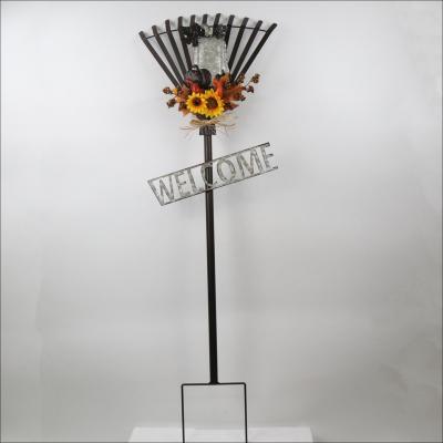 China 2022 New Design Rustic Plants Metal Climbing Stakes Harvest Festival Decoration Garden Stakes For Sale for sale