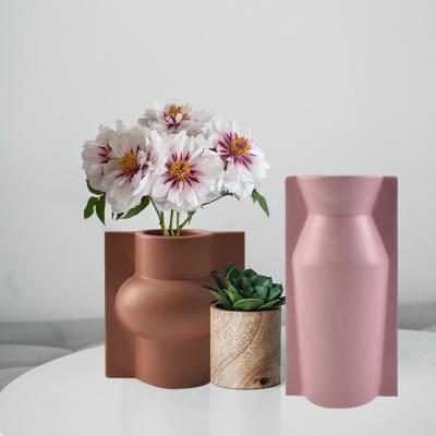 China Unique Matte Custom Vase Ceramic Geometric Vase Items Redeco 2023 New Trending Contemporary Ceramic Vase For Home Office Decor for sale