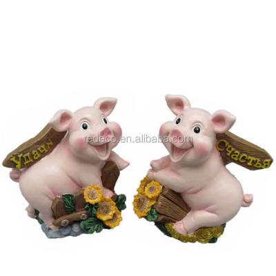 China Russia Resin Farm Animal Pig Sculpture Life Size Resin Pig For Gift And Decoration for sale