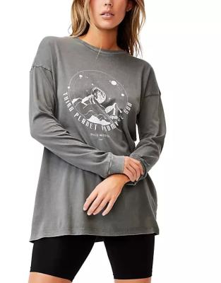 China Anti Wrinkle Anti Wrinkle Casual Friend Long Sleeve Graphic Tee In Gray Crew Neck Women T-Shirt for sale