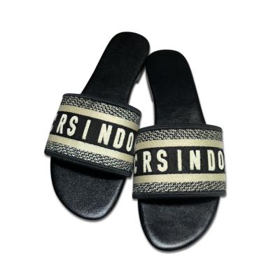 China 2021 New Fashion Trend Dailly Use Breathable Slide For Women Slippers Famous Brand Comfortable Sandals Flip Flop Women Brand Slides for sale