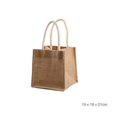 China Natural Eco-friendly Handled Hessian Tote Bags Reusable Jute Shopping Bag With Inner Lamination en venta