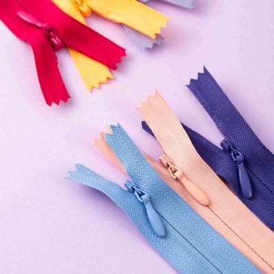 China Factory Price Low Price 3# Durable Nylon Invisible Zipper Woven Tape Plugged With Dropping Slider Hidden Teeth Zipper for sale