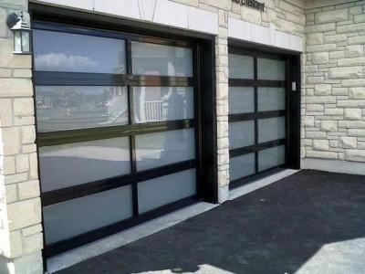 Chine Porte roulante de garage sectionnelle en aluminium noir automatique 12x12 Porte roulée à vendre