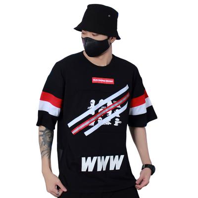 China Anti-wrinkle Stripe Reflective Label Design Couples Stitching Oversized Men's Summer Unisex Shorts Sleeves Round Neck Men's T-shirts for sale