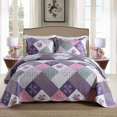 China Anti-Static Comforter Set 3 Piece Microfiber Quilting Reversible Bedspreads Patchwork Bed Covers Floral Bedding Set All Season Comforters for sale