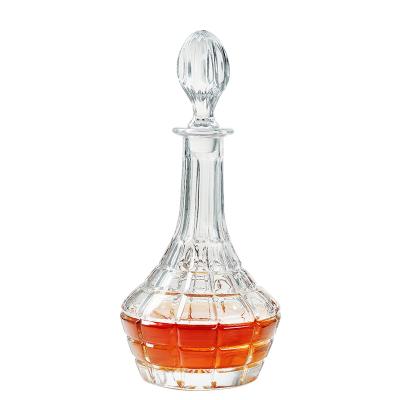 China Machine pressed & Customized Hand Made Classic Style Glass Wine Decanter 750ml Whiskey Decanter for sale