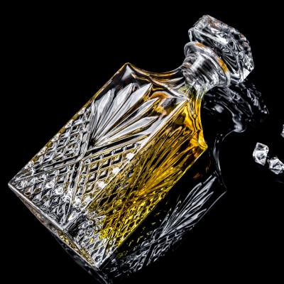 China Machine pressed & Hot Blown Mouth Ebay Sale Household Whiskey Decanter Modern Design Wine Decanter 750ml Whiskey Decanter for sale