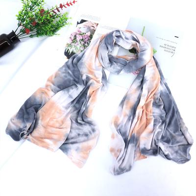 China Daliy life 2021 dip tank top hijab supplier tudung scarf shawls bawal elegant shade dye tie muslim women elegant women for sale