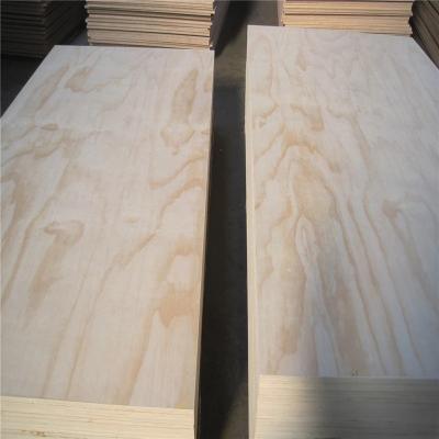 China Modern Use Pine Plywood Packing Core 18mm Pine Veener Fleece Plywood for sale