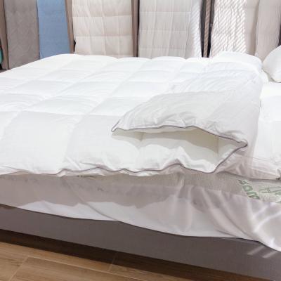 China Home Luxury Custom White King Size Hot Sale Amazon Queen 300T Cotton Down Alternative Washable Duvet Microgel Colcha for sale