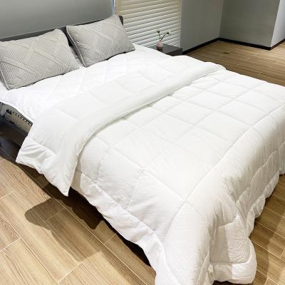 China Home Customized Embossed Pattern Home Patchwork Bed Microfiber Comforter for sale