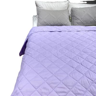 China Cheap Home Price Solid Color King Queen Size Microfiber Needle Quilting Lightweight Summer Reversible Comforter for sale