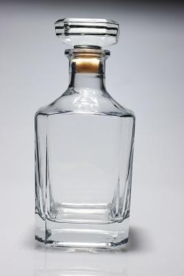 China 700ml Clear Glass Liquor Bottles/Whiskey Glass Bottle for sale