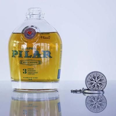 China 750ml Pilar Glass Fancy Rum Bottle Super-Flint With Sliver Chain zu verkaufen