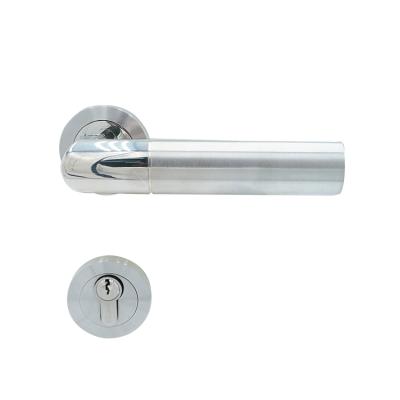 China Modern Luxury European Style Door Handle With Lock for sale