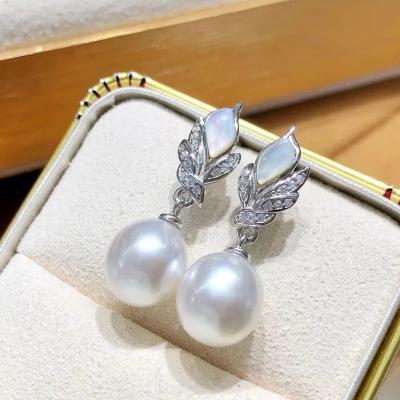 China Fashionable Wedding Natural-ocean Pearl Earrings 9-10mm Elegant White Seashell Pearl Earrings Wedding Classic Jewelry Gift For Women for sale