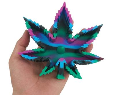 China New Style High Quantity Smoke Accessories Leaf Shape Ashtrays Popular Colorful Silicone Ash Tray for sale