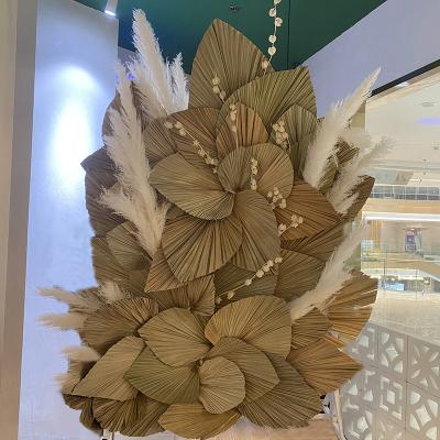 China Wedding Natural Home Decorative Handmade Boho Sun Dried Palm Leaf Dried Dishes Fan Leaf Bleached Palm Leaf for sale